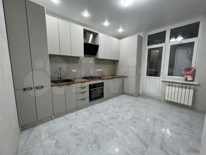 2-к. квартира, 54 м², 1/18 эт.