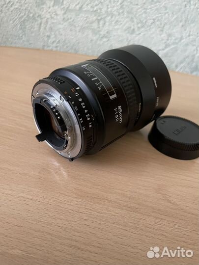 Объектив Nikon 85mm