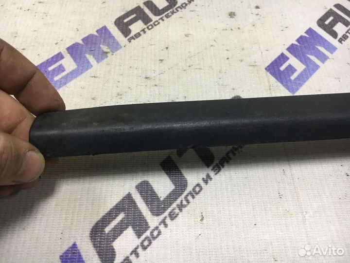 Накладка салазки сиденья левая Шкода Октавия тур