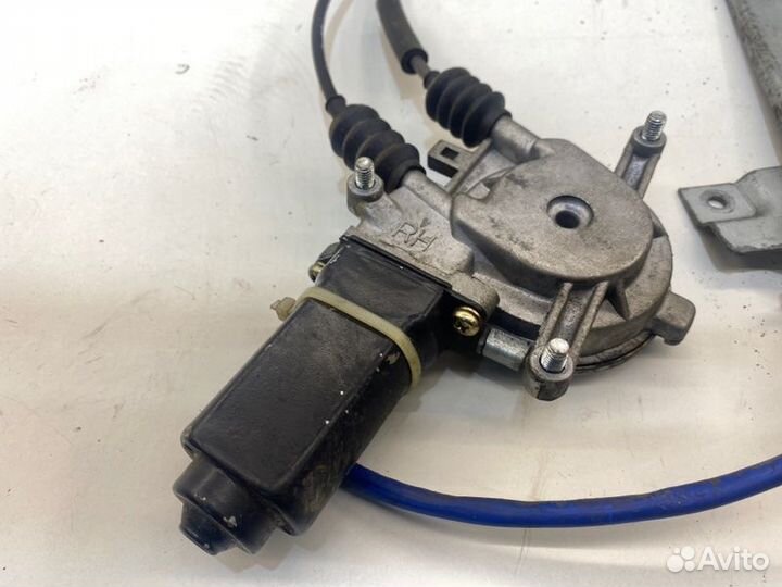 Мотор стеклоподъемника задний правый Kia Spectra