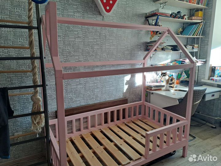 Кровать домик