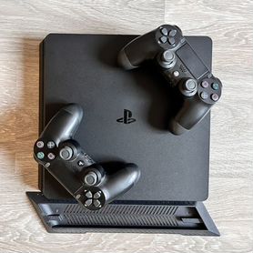 Playstation 4 Slim с играми + 2 геймпада