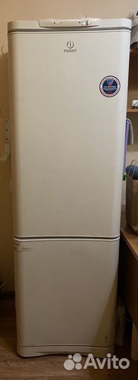 Холодильник двухкамерный indesit