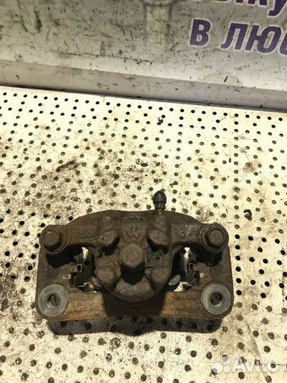 Суппорт тормозной задний левый Mitsubishi Pajero