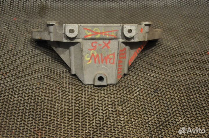 Кронштейн BMW X5 E70