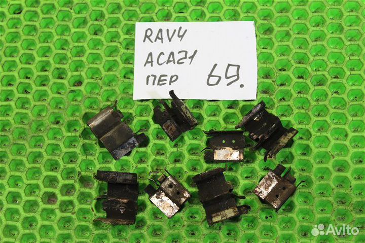 Прижимная пружина суппорта передняя Toyota Rav4