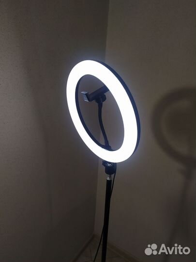 Кольцевая светодиодная лампа