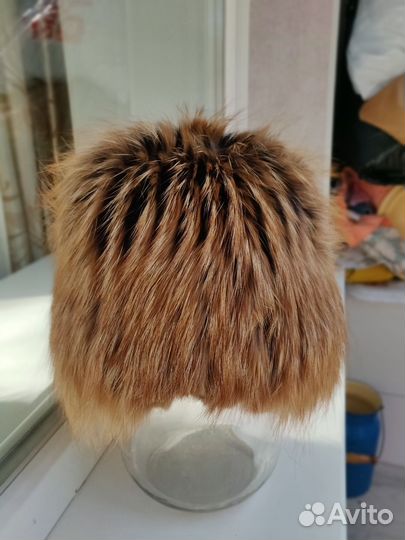 Шапка женская меховая из енота,вязаная.Разм 54-56