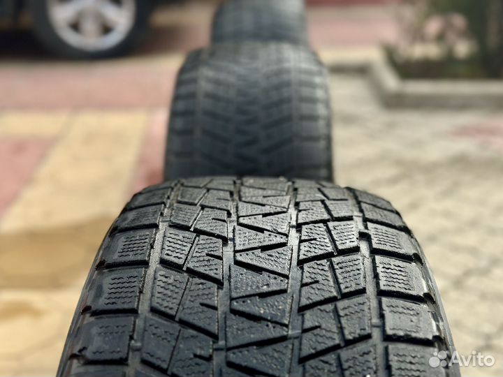 Bridgestone Blizzak DM-V1 285/60 R18