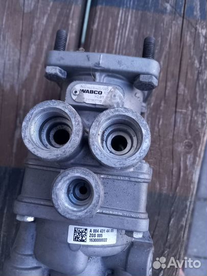 А0044314405 Главный тормозной клапан Мерседес Аксо