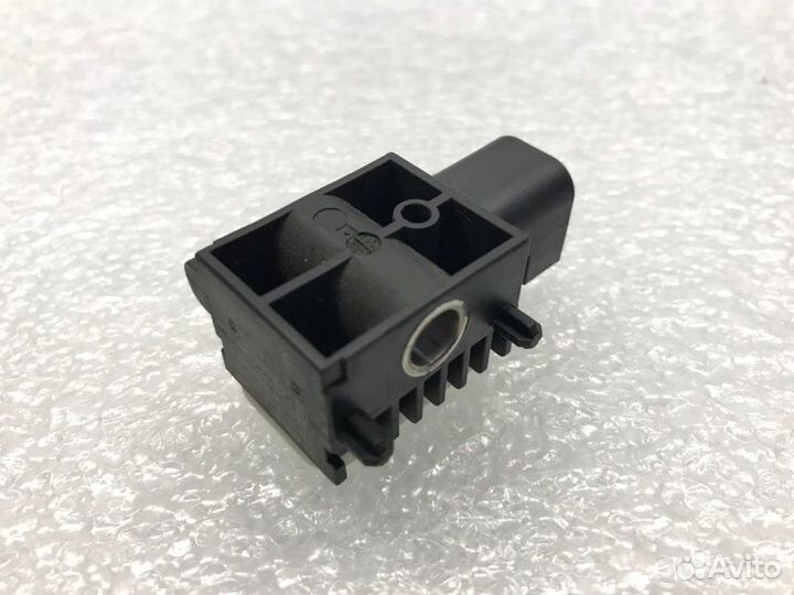 Датчик удара правый Ford Mondeo седан 2.3 2010