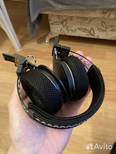 Беспроводные наушники Urbanears Hellas