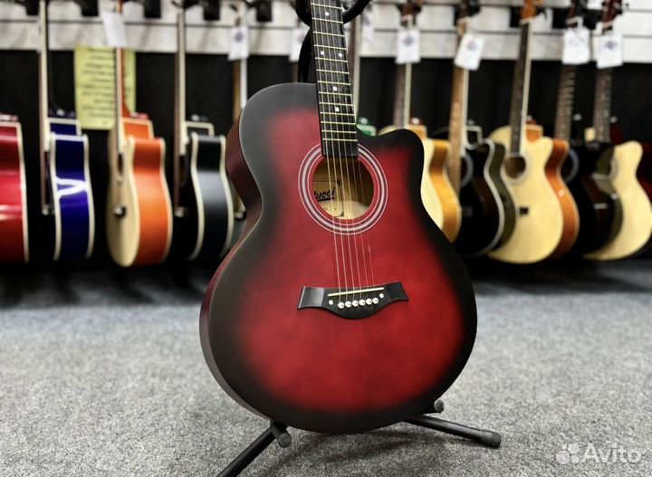 Акустическая гитара Belucci красная