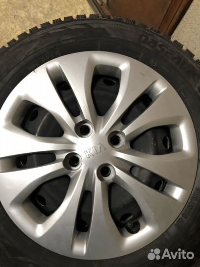 Комплект зимних шипованных колес r15 с колпакам