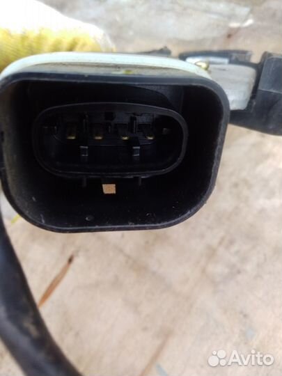 Замок двери передней Toyota Land Cruiser 100