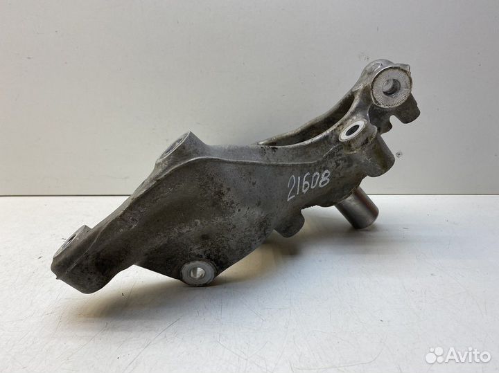 Кулак задний левый Volkswagen Passat B8 2015+