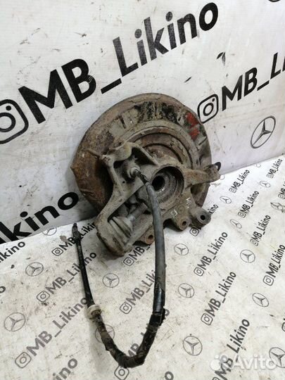 Кулак задний левый Mercdes Ml W164 X164