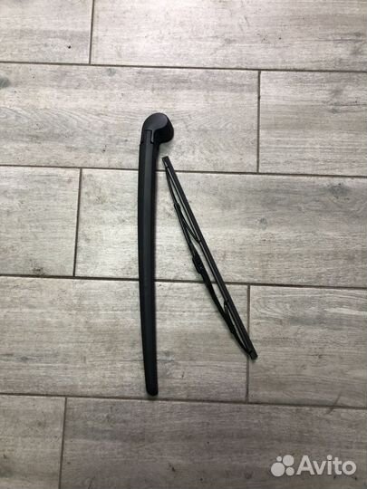 Поводок заднего дворника ауди Ку7