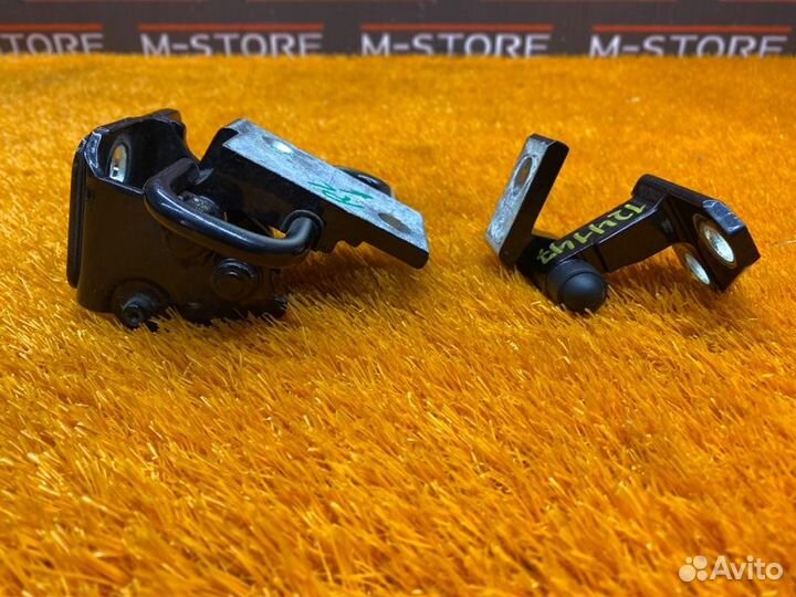 Петля двери задняя правая Volkswagen Passat B7