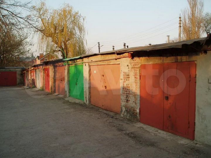 Гараж, > 30 м²