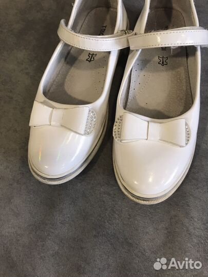 Туфли белые лаковые для девочки 34 размер