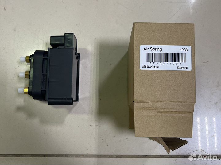 Блок клапанов пневмо подвески GL164 GL166 W22 W221