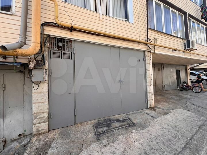 Гараж, > 30 м²