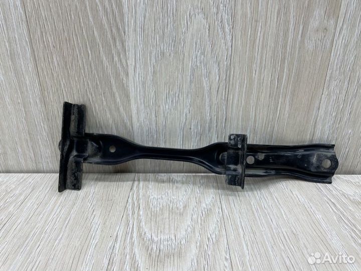 Крепление аккумулятора Toyota Land Cruiser J200