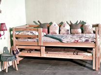 Кроватка из массива сосны Софа-2 с лесенкой
