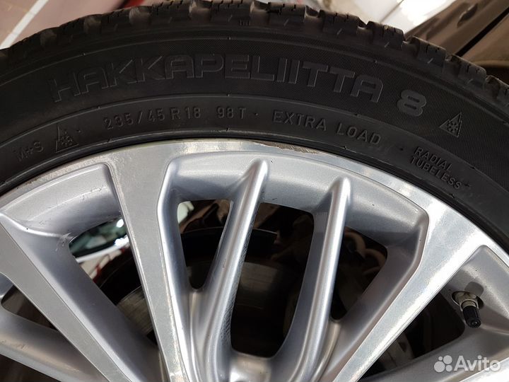 Nokian Tyres Hakkapeliitta 8 235/45 R18 98T
