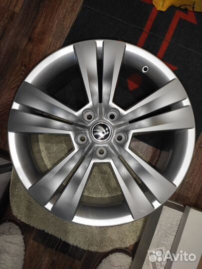 Диск шкода оригинал 57A071498C8Z8 karoq новый