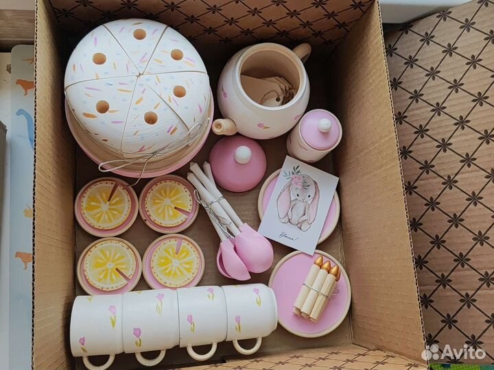 Детская деревянная посуда и еда