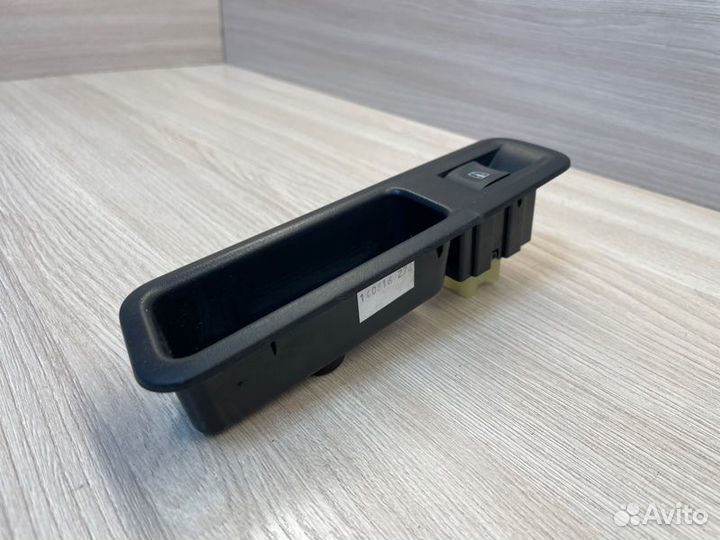 Кнопка стеклоподъемника задняя правая LADA X-Ray