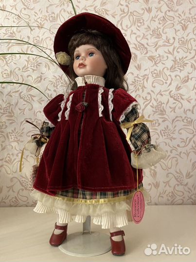 Фарфоровая кукла