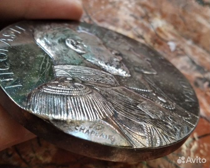 Настольная медаль 