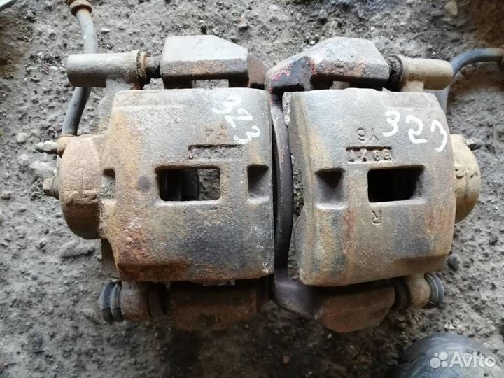 Суппорт тормозной передний Mazda 323 BJ