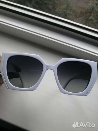 Солнцезащитные очки женские prada