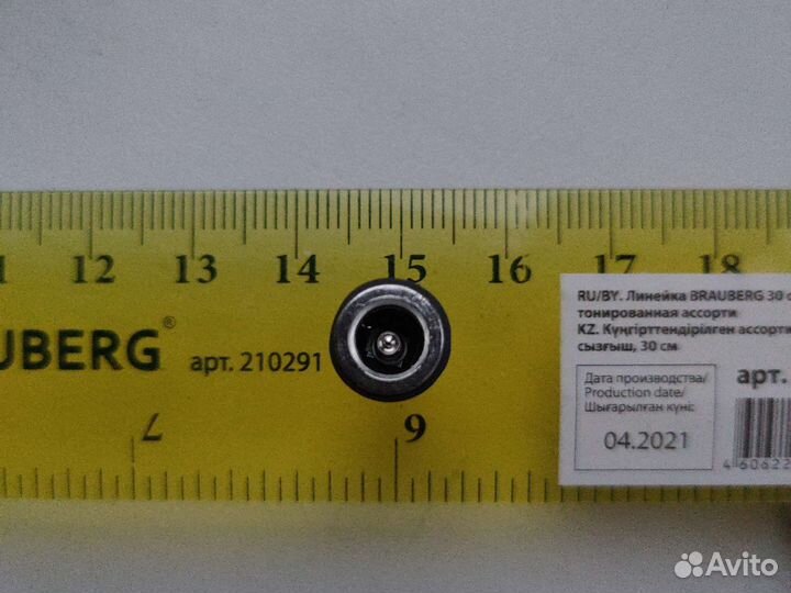 Разъем питания в панель