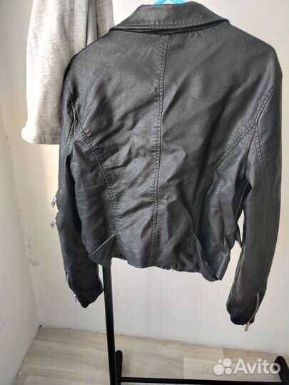 Кожаная куртка косуха с капюшоном