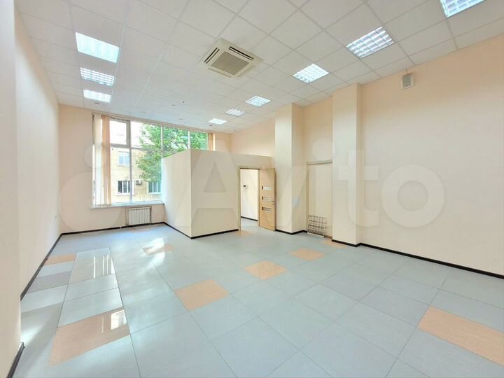 Торговая площадь, клиентский офис 76 м²