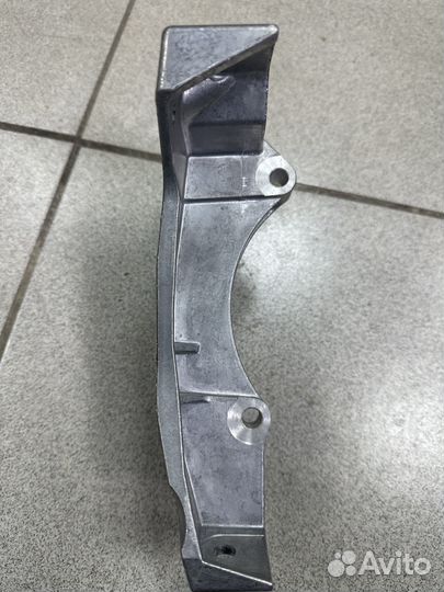 Кронштейн 706201360 BRP