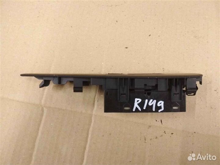 Кнопка стеклоподъемника правая Nissan Armada