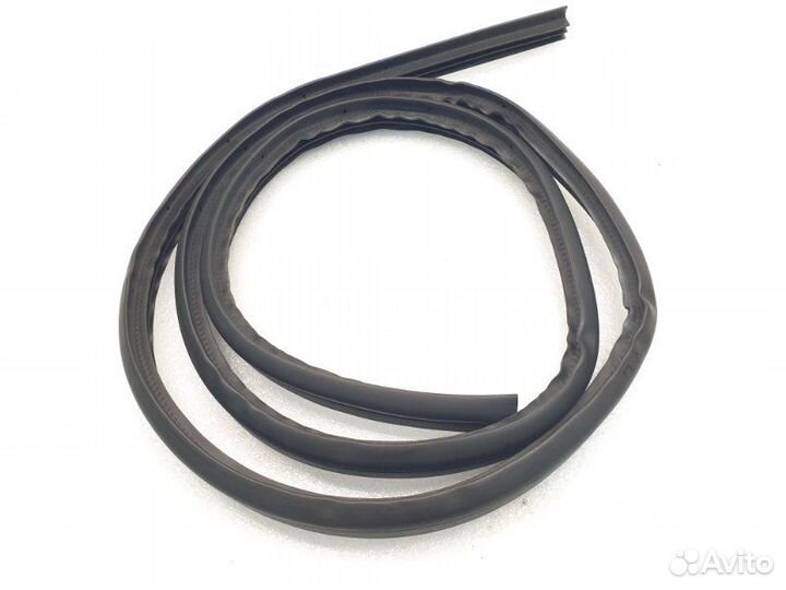 Уплотнительная резинка двери передняя левая Ford