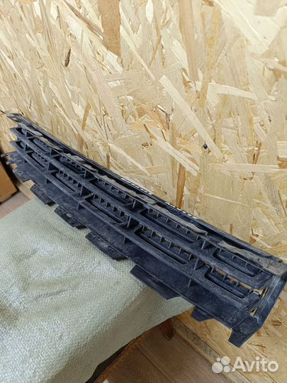 Решетка переднего бампера Renault Megane 2