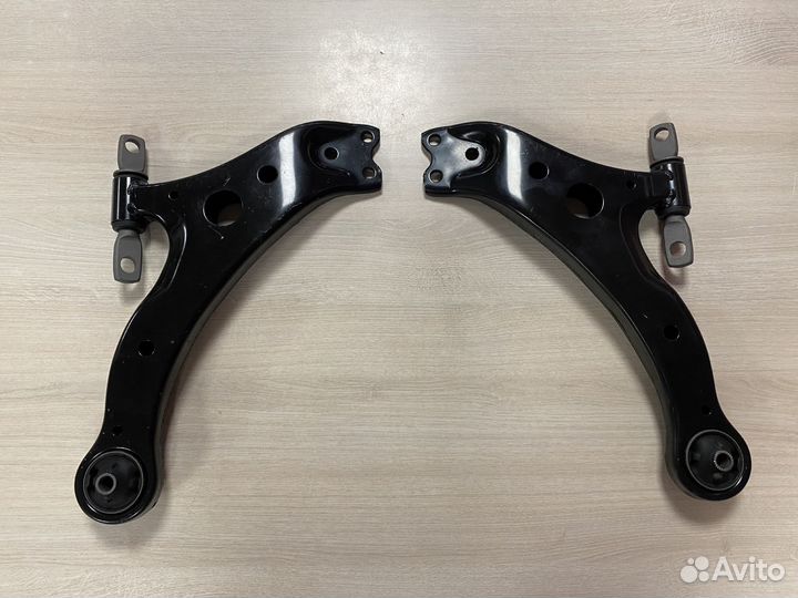 Правый передний рычаг подвески Камри (V 40-50-55)