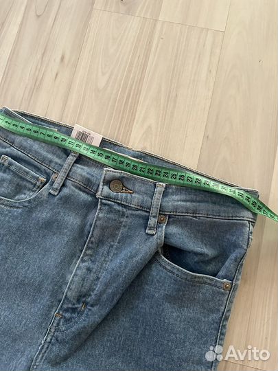 Джинсы Levis