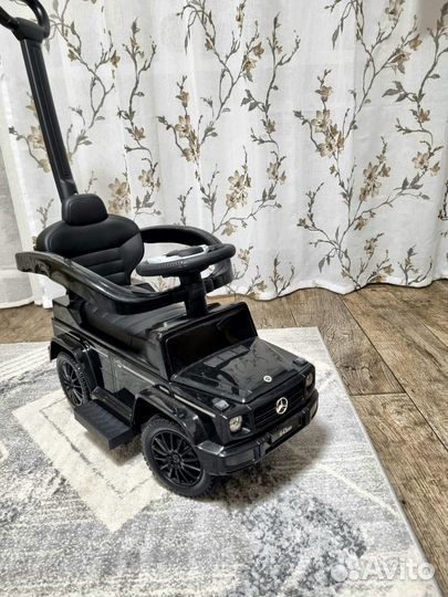 Машина Mersedes-Benz толокар с ручкой