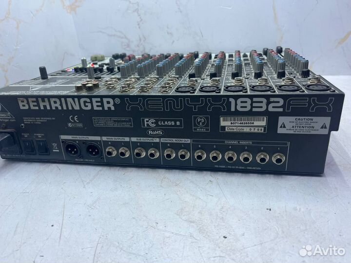 Микшерный пульт behringer Xenyx 1832 fx