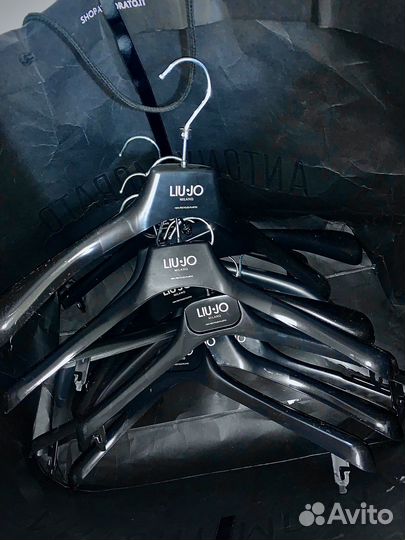 Вешалки плечики брендовые