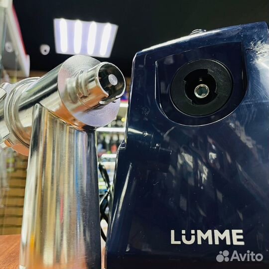 Мясорубка Lumme LU-2109 1800Вт